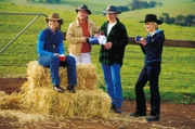 Die Farmersfrauen von links: Tess (Bridie Carter), Meg (Sonia Todd), Claire (Lisa Chappell) und Becky (Jessica Napier). Die Verwendung des sendungsbezogenen Materials ist nur mit dem Hinweis und Verlinkung auf TVNOW gestattet.