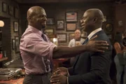 Terry Jeffords (Terry Crews, l.); Captain Ray Holt (André Braugher, r.)
