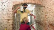 Wenn Nadine und Mario beide Häuser mittels eines Wanddurchbruchs miteinander verbinden würden, könnten sie ihren Wohnraum auf 160 Quadratmeter erweitern. Ein guter Plan. Doch die Umsetzung kostet Geld.