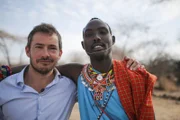 v.li.: Giles Coren und Jacob in Kenya