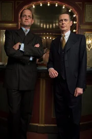 Enoch "Nucky" Thompson (Steve Buscemi, r)