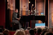 Mit großer Freude schenkt der Sänger und Pianist Marco Tschirpke mit seinen "Lapsusliedern" den kleinen Ungeschicklichkeiten des Lebens die angebrachte Aufmerksamkeit.