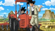 Nachdem die Erinnerung der Menschen an den Dämon durch die Macht der Dragonballs erloschen ist und endlich wieder Frieden auf der Erde herrscht, arbeitet Goku (r.) in der Landwirtschaft, ohne dabei auf sein Training zu verzichten, wenn auch heimlich ...