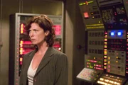 Die Freude &uuml;ber die R&uuml;ckkehr in die Heimat h&auml;lt nicht lange vor, denn was das Team um Dr. Weir (Torri Higginson) hier erlebt, scheint nicht mit rechten Dingen zuzugehen ...