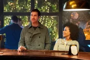 Remy Scott (Dylan McDermott, l.); Sheryll Barnes (Roxy Sternberg, r.)