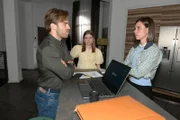 Johanna (Charlott Reschke) merkt, dass zwischen Julian (Onno Buß) und Matilda (Anna-Katharina Fecher) Eiszeit herrscht.