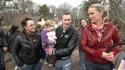 Die junge Familie wird von Eva Brenner (re.) und dem gesamten Zuhause im Glück-Team bereits erwartet