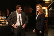 Nach dem Mord an einem beliebten Kinder-TV-Star ermitteln Booth (David Boreanaz) und Brennan (Emily Deschanel) hinter den Kulissen der Fernsehshow.