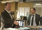 Warum versteht Sergeant Gormley (Robert Clohessy, l.) nicht, dass Danny (Donnie Wahlberg) auf keinen Fall jetzt Personenschützer sein kann?