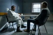 Shetland-Ermittler Jimmy Perez (Douglas Henshall, re.) verhört den Hauptverdächtigen Thomas Malone (Stephen Walters).