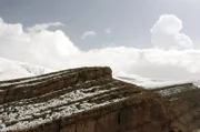 Schnee inmitten der Wüste? Das Geheimnis Marokkos ist seine besondere Lage und Geologie.