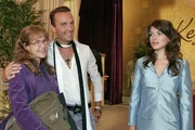 Lisa (Alexandra Neldel, l.) ist glücklich über Hugos (Hubertus Regout, M.) Unterstützung. Mariella (Bianca Hein, r.) wird das neue Gesicht von Kerima-Moda. (Dieses Foto von Alexandra Neldel darf nur in Zusammenhang mit der Berichterstattung über die Serie "Verliebt in Berlin" veröffentlicht und verbreitet werden.)