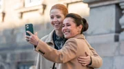 Zwei grosse dänische Politikerinnen, v.li.: Johanne Louise Schmidt als Signe Kragh, Sidse Babett Knudsen als Birgitte Nyborg