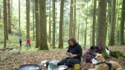 Abenteuerlustig führt Outdoor-Guide Diane Hostettler Menschen zurück in die Natur.