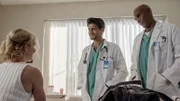 Juliet Higgins (Perdita Weeks ) und Dr. Ethan Shah (Jay Ali)    +++