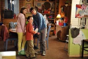 Sue, Brick und Axl sind der Meinung, dass ihre Eltern sie in letzter Zeit zu sehr bevormunden und möchten in Zukunft selbst für sich sorgen. Zunächst überrascht von dem Anliegen ihrer Kinder, stimmen Frankie und Mike zu.