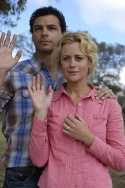 Jodi (Rachael Carpani) trifft eine schwierige Entscheidung. Sie will mit Matt (Jonathon Pasvolsky) gehen, der erneut mit Hilfe des Zeugenschutzprogramms untertaucht.
