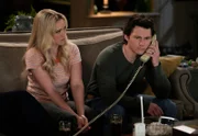 Mandy McAllister (Emily Osment, l.); Georgie Cooper (Montana Jordan, r.)