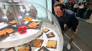 Jo Hiller blickt auf einer Gastro-Messe hinter die Kulissen der Convenience Food-Industrie. Jo Hiller blickt auf einer Gastro-Messe hinter die Kulissen der Convenience Food-Industrie.