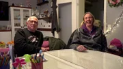 S11E65: Katrin feiert ein kleines Jubiläum: Seit zwei Jahren ist sie im Fahrdienst tätig - gemeinsam mit Fahrer Walter, mit dem sie ein eingespieltes Team bildet.