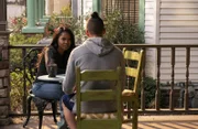 Alexandra (Ryan Destiny, l.); Derek (Quincy Brown, r.)