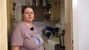 Bei Sandra (Foto) und Tino soll heute der neue Herd gebracht werden. Doch die Lieferung lässt auf sich warten. Insgeheim hofft die Sechsfach-Mutter eh, aus Rostock wegziehen zu können.