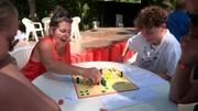 S5E05: Premiere auf Europas größtem Campingplatz! Das Ehepaar Peter und Angelika veranstaltet das erste Mensch-ärgere-dich-nicht-Turnier auf dem Marina di Venezia.