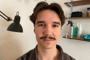 Tattoo-Künstler Felix Fritze bevorzugt dauerhafte Tätowierungen, die tief unter die Haut gehen und lebenslang bleiben.  +++ Die Verwendung des sendungsbezogenen Materials ist nur mit dem Hinweis und Verlinkung auf RTL+ gestattet. +++