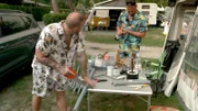 S5E05: Die Bodensee-Boys Sascha und Dennis haben ein neues Bauprojekt! Und zwar eine Biergondel. Sie soll Kaltgetränke zwischen ihren Stellplätzen hin und her zu transportieren.