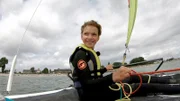 Stolz blickt Cäcilia raus auf das grenzenlose Meer. Das erste Mal alleine am Steuer ihres Katamarans.