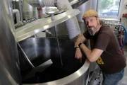 Bier brauen Handwerklich gebrautes Bier boomt weltweit und Hamburg hat in Sachen Braukunst immerhin eine große Tradition.
