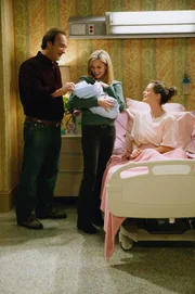L-R: Jim Belushi (Jim), Cheryl (Courtney Thorne-Smith), Kimberly Williams-Paisley (Dana).