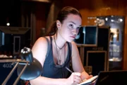 Kriminalbeamtin Nadine Schröder (Ceci Chuh) +++ Die Verwendung des sendungsbezogenen Materials ist nur mit dem Hinweis und Verlinkung auf TVNOW gestattet.