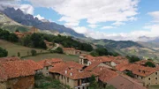 Inmitten der beeindruckenden Bergszenerie Asturiens liegt der Ort Mogrovejo.