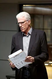 D.B. Russell (Ted Danson) bestellt den als Gig Harbour Killer zum Tode verurteilten Jared Briscoe zum Verhör, weil im Zuge der Ermittlungen ein Fingerabdruck von Briscoe in einem Cafe in Las Vegas aufgetaucht ist. Wie kann das sein?