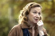 Valli (Cheryl Campbell).