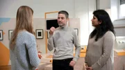 Past Forward Reporterin Jana Forkel möchte die verschiedenen Perspektiven im Nahostkonflikt verstehen. Dafür besucht sie das muslimisch-jüdische Ehepaar Saba-Nur Cheema und Meron Mendel.