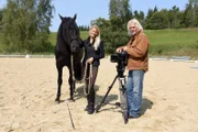 Claudia Wimberger, excellente Reiterin die beides vereinigt: natural horsemenship, sanfte Ausbildung und Gymnastizierung und sportliches Reiten wie Dressur, Erich Pröll.
