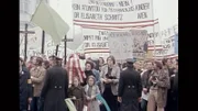 Demonstration gegen die Inbetriebnahme des Kernkraftwerks.