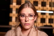 Die unsichere Theresa Stern (Milena Tscharntke)