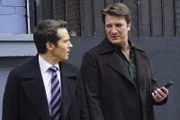 L-R: Kevin Ryan (Seamus Dever) und Richard Castle (Nathan Fillion)
