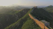 Die Chinesische Mauer ist nicht nur ein Bauwerk, sondern ein über mehrere Dynastien gewachsenes Netzwerk aus Mauern, Gräben und natürlichen Barrieren.