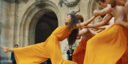 Das Resultat der Neuinterpretation des Stücks fasziniert Zuschauer und Tänzer zugleich. Vor der Opéra Garnier bahnt sich etwas Bedeutendes an.