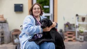 Als Assistenzhund für psychosoziale Beeinträchtigungen (PBS) kann Dori Panikattacken frühzeitig erkennen.