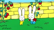 Aufgeregt suchen Franz (l.) und Simon (r.) in Opas Garten nach Mamas vergrabener Schatztruhe aus Kindheitstagen.