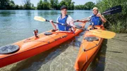 G&G-Reporter Sandro Sabatini ist mit der Schauspielerin, Moderatorin und Hypnose-Therapeutin Tanja Gutmann auf der Aare von Altreu über Solothurn nach Wangen an der Aare unterwegs.