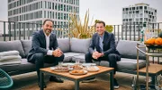 Diesmal geht es für die beiden Grillexperten hoch hinaus! Bei ihrer exklusiven Rooftop-Party bereiten Ali (rechts) und Adnan unter anderem knusprige Ente und gegrillten Spargel zu. Weiteres Bildmaterial finden Sie unter www.br-foto.de.