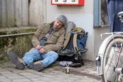 Ein 42-Jähriger lebt auf der Straße. Kurze Zeit später ist er tot. Ein 42-Jähriger lebt auf der Straße. Kurze Zeit später ist er tot.