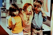 Ist der "Spunk" die schwere Krankheit, von der sich Pippi (Inger Nilsson, Mi.) plötzlich befallen glaubt? Maria Persson als Annika und Pär Sundberg als Tommi.