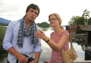 Marie (Mira Bartuschek) zeigt dem netten Fotografen Niklas (Kai Schumann) die Sehenswürdigkeiten der Gegend.